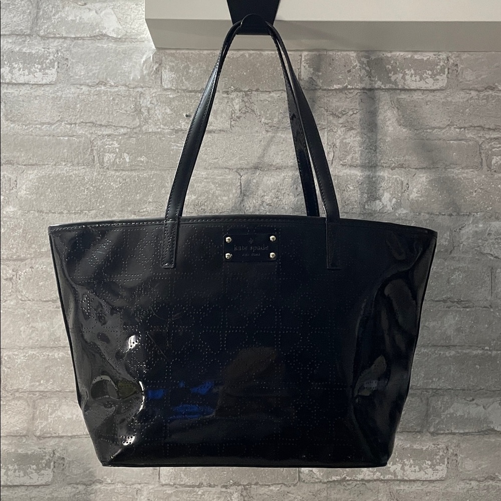KATE SPADE Black Heart Perforated Patent Leather Shoulder Bag